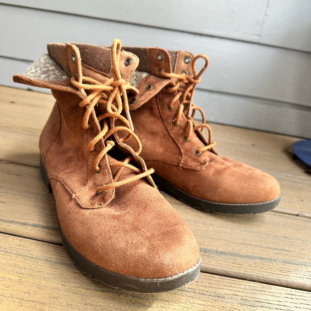 Arizona Brown Suede Lace-Up Boots